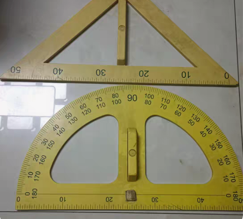 教具三角板2个,量角器1个,圆规2个打包处...