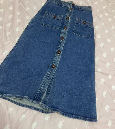 包邮牛仔裙 朝花夕拾实体店买的 三百多买的...