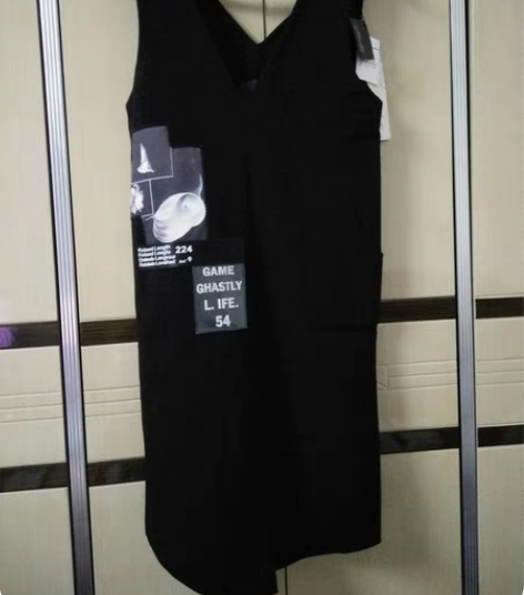 全新朝花夕拾背心裙全新厚款,吊牌没拆,品牌...