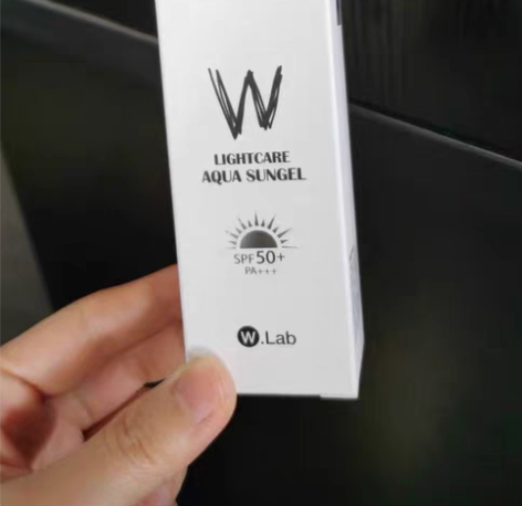 包邮W.Lab防晒，SPF50，涂上很水润...