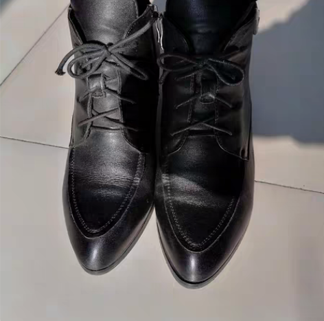 包邮女士单皮鞋,穿过几次不多,现在穿运动的...