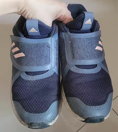35半码Adidas男女童运动鞋，新旧如图...