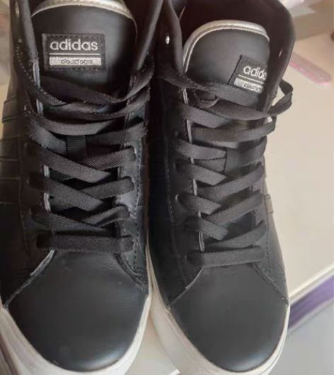 包邮36码阿迪女士板鞋，鞋面鞋帮无任何磨损...