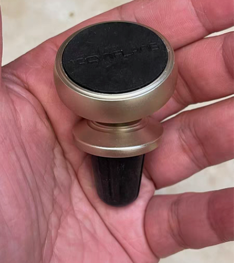 转卖ICON 手机车载支架新款磁吸式车内出...
