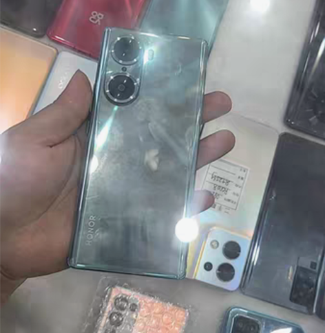 荣耀60 8+256 还有半年保修 160...