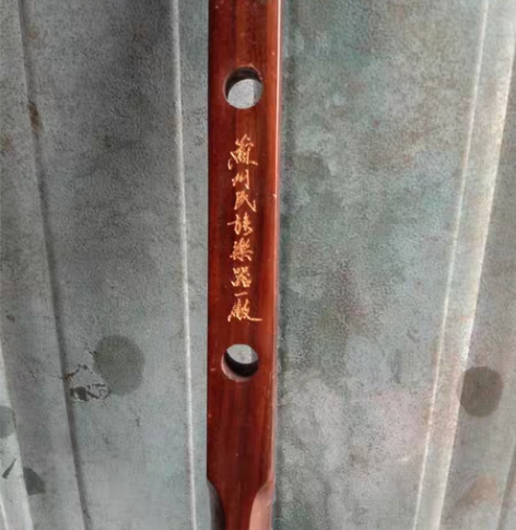 二胡杆子，惜有一坏一裂，长77公分，品如图...