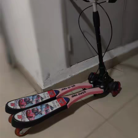 迪士尼正品滑板车蛙式滑板车剪刀滑板车 闪光...