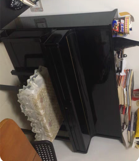 由于孩子转学回老家，出售一台钢琴，椅子一把...