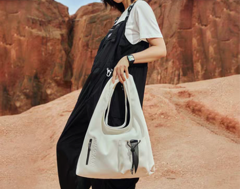 转卖日系潮牌单肩包大容量包包通勤托特包手提...