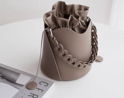 转卖今年流行包包斜挎包女小众设计高级质感牛...