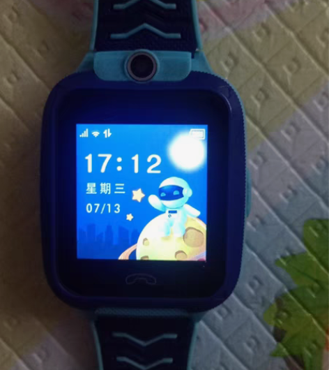 功能齐全，定位，接打电话，接打视频，发信息...