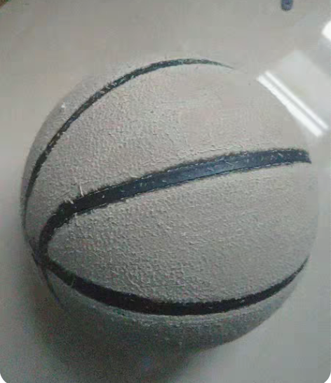 包邮篮球轻微变形,几号不记得了,好像跟比赛...