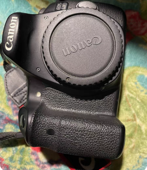 佳能60d单反相机，拍自己娃用的。杭州拱墅...