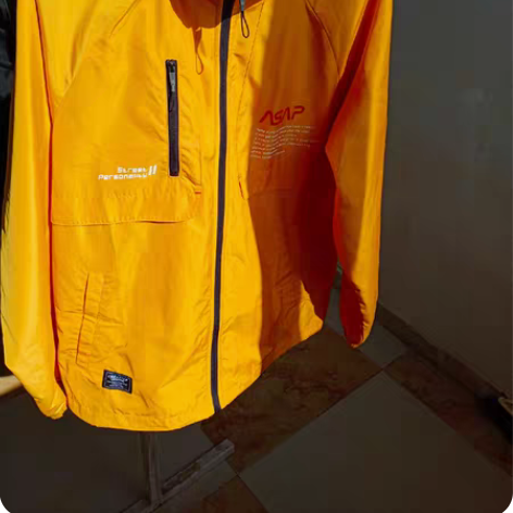 包邮去年春季买的，买回来穿的次数不超过五次...