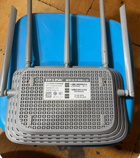 TP ac1300双频千兆无线路由器。实物...
