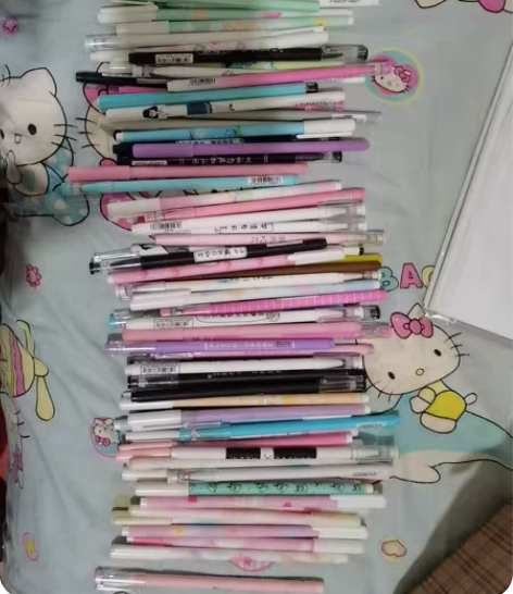 卡通笔0.5和0.38的，0.5居多，可能...