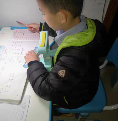 包邮小孩子喜欢趴着写作业，每天给他矫正都改...