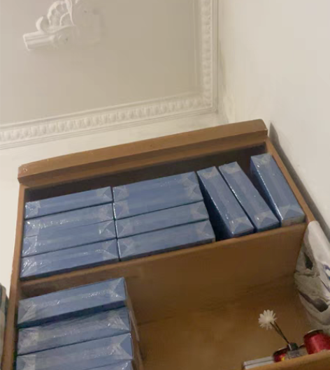 档案盒，京东淘宝8元10元一个，得力的，现...