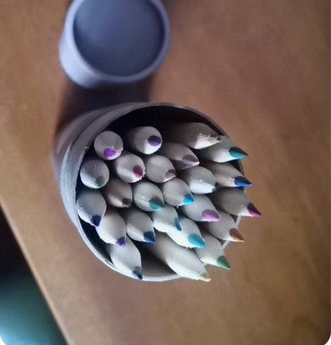 包邮蓝果彩铅24支全新未使用 感兴趣的话点...