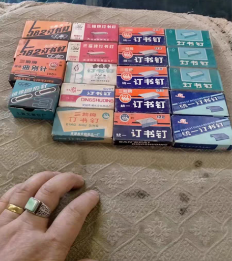 钉书钉，品相自定，打包出，有二盒是曲别针，...