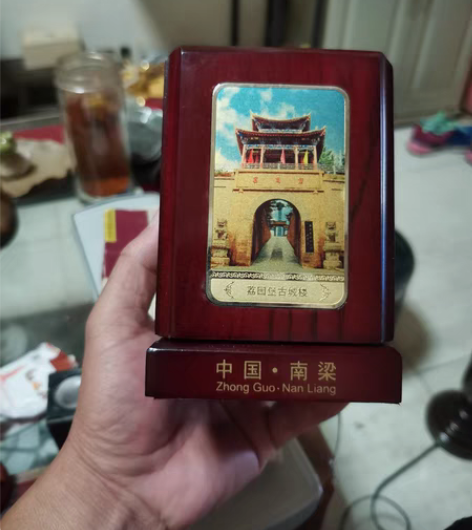 包邮两个笔筒，都没用过，基本上都是新的，带...