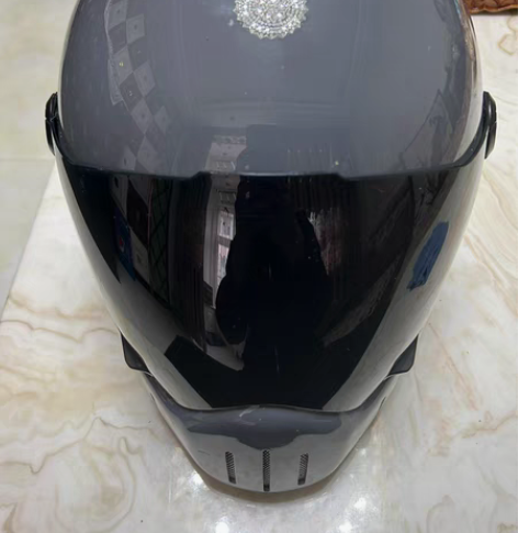 复古头盔 95新 带一个透明镜片 感兴趣的...