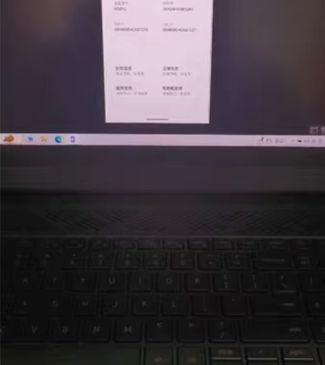 包邮今早从床上掉下来，屏幕碎了。目前只能用...