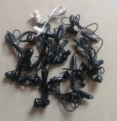 QCY蓝牙耳机12条，打包出，没有清理过，...