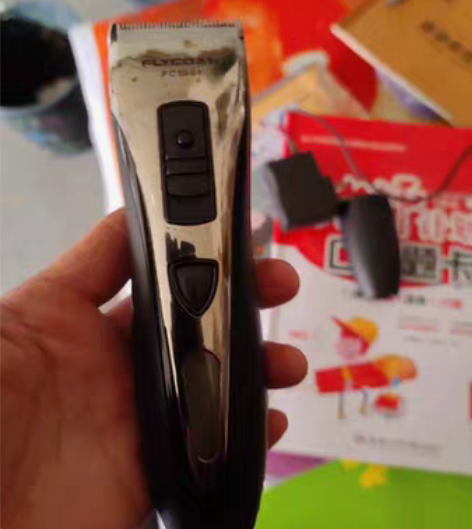 飞科剃须刀理发器，FC5901型。带两块电...