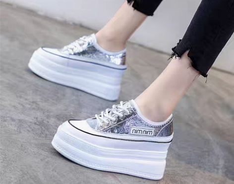 转卖内增高小白鞋女2022夏季新款厚底松糕...