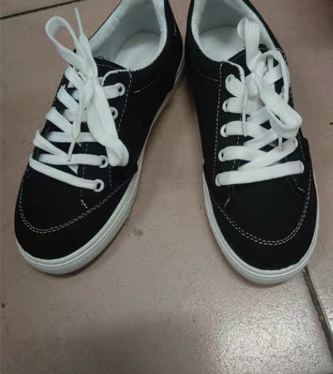 包邮全新黑色帆布鞋36码 鞋头有点小 建议...