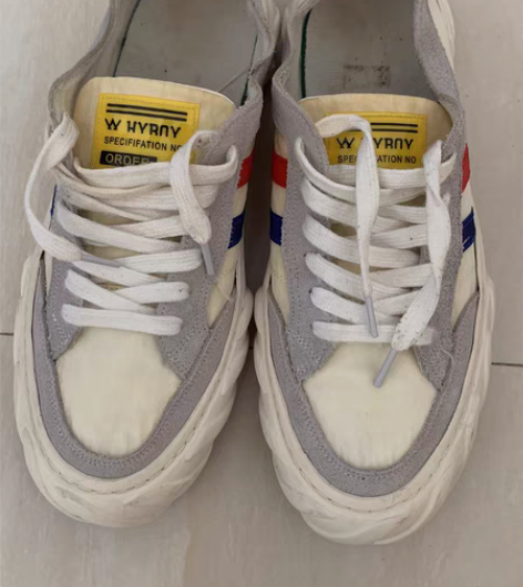 包邮便宜出手帆布鞋44码，穿着舒适 感兴趣...