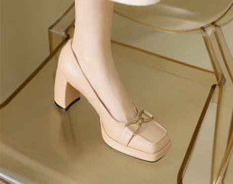 转卖2022秋季新款真皮粗跟单鞋女防水台时...