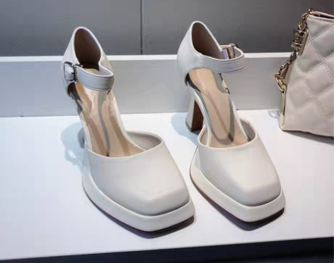 转卖婚礼穿过一次 赫本风高跟鞋女韩版复古防...