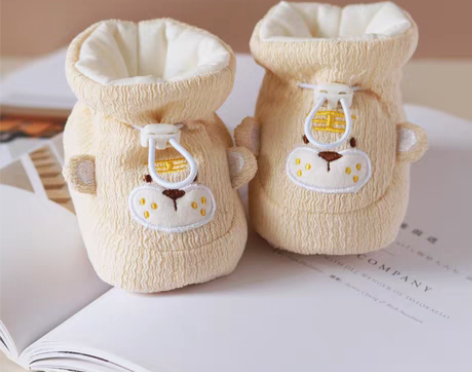 转卖婴儿软底鞋冬季男女宝宝鞋子新生儿不掉鞋...