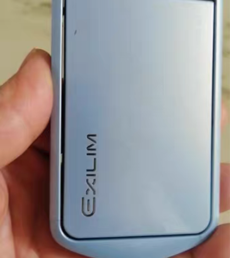 卡西欧美颜相机TR10。 机子成色可以浅蓝...