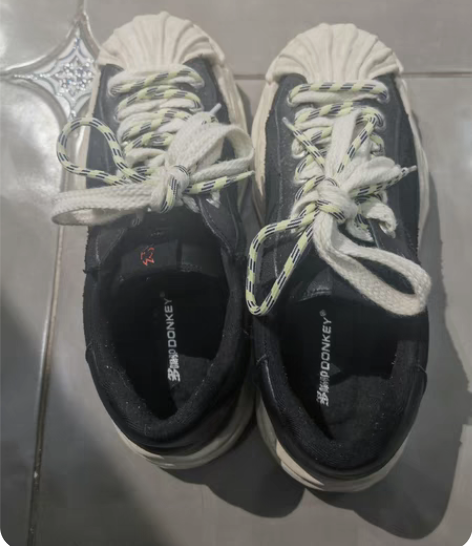 国货之光，多嘴驴，最大码44，我穿上有点挤...