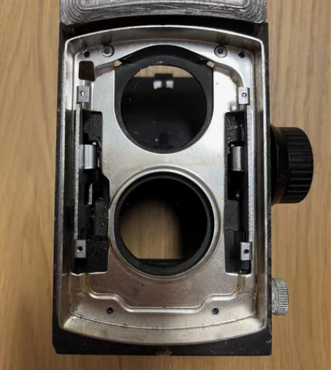 海鸥4Ｃ方镜箱外壳残件 实物拍摄。挂在就说...