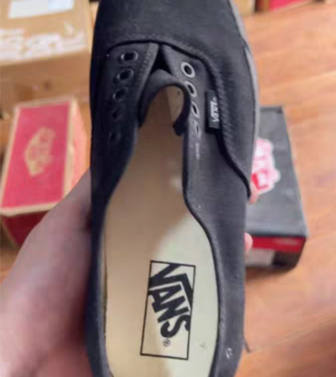 包邮鞋都是正品之前去各种专柜买的 现在不爱...