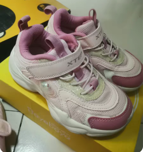 包邮基本全新，特步27码，超级舒服，50出...