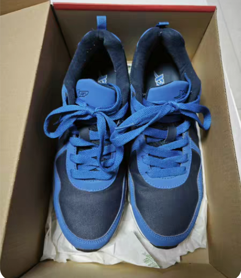 特步跑步鞋男鞋 260 42码  属于春秋...