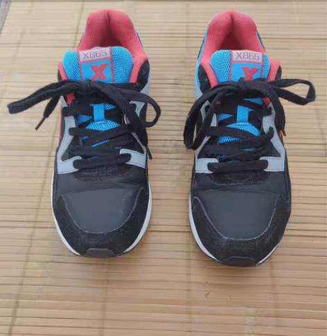 特步跑鞋 878119110028 全新款...