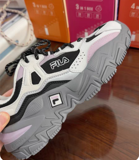 出一双全新FILA 斐乐  38码 正品。...