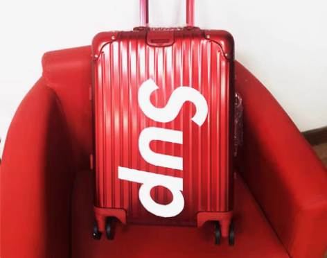 转卖SUP红色铝框拉杆箱20密码硬箱男女2...