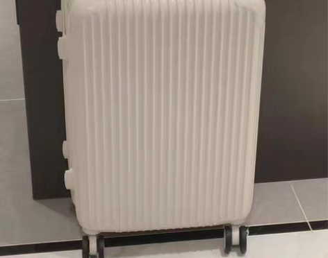 包邮捡漏！行李箱买的大了，本来想买登机箱回...