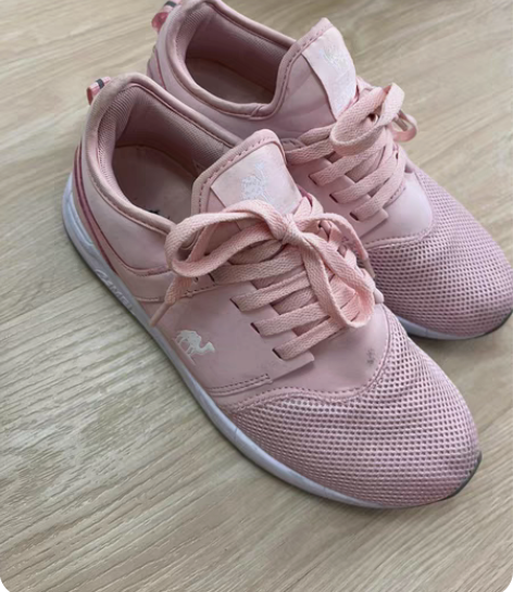 骆驼运动鞋，号码37，穿着很轻便，但因为颜...