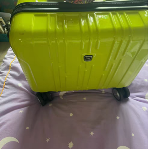 18寸爱华仕万向轮9成新登机箱，仅限自提哦...