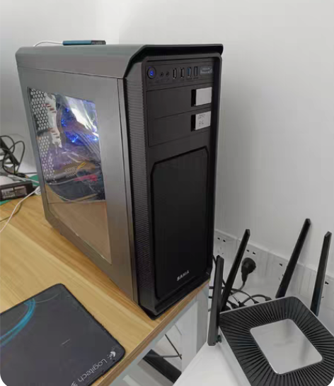 先马坦克机箱，前面装了两个超频三的14cm...