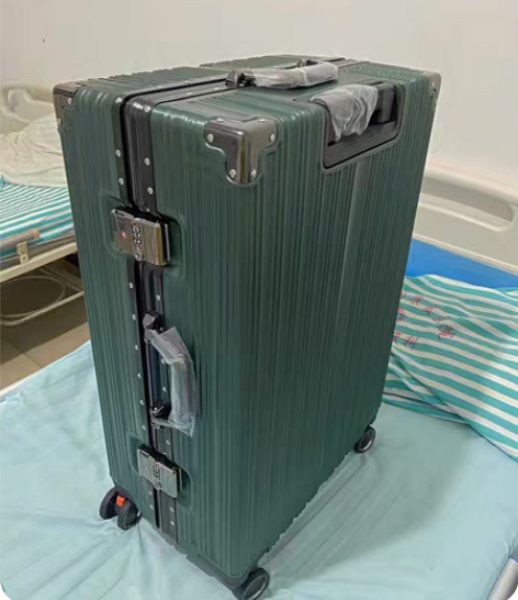 公司搞活动余下行李箱，低价出售。20一28...