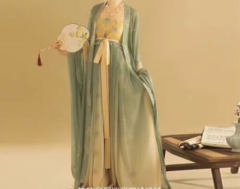 包邮桔屿旗舰店家的簪花诃子裙，S码，全新，...